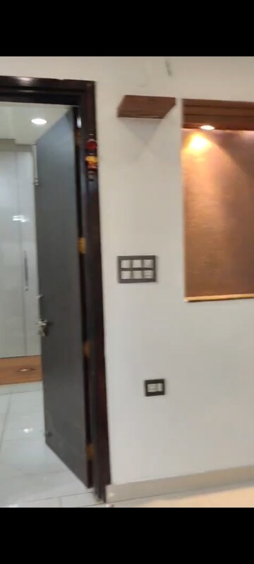 Furnished Amenities in 3 BHK Builder Floor at Pitampura – for Rent