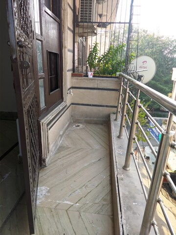 Balcony in 1 BHK Builder Floor at Rohini Sector 16 – for Rent