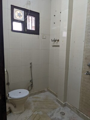 Bathroom in 1 BHK Builder Floor at Rohini Sector 16 – for Rent
