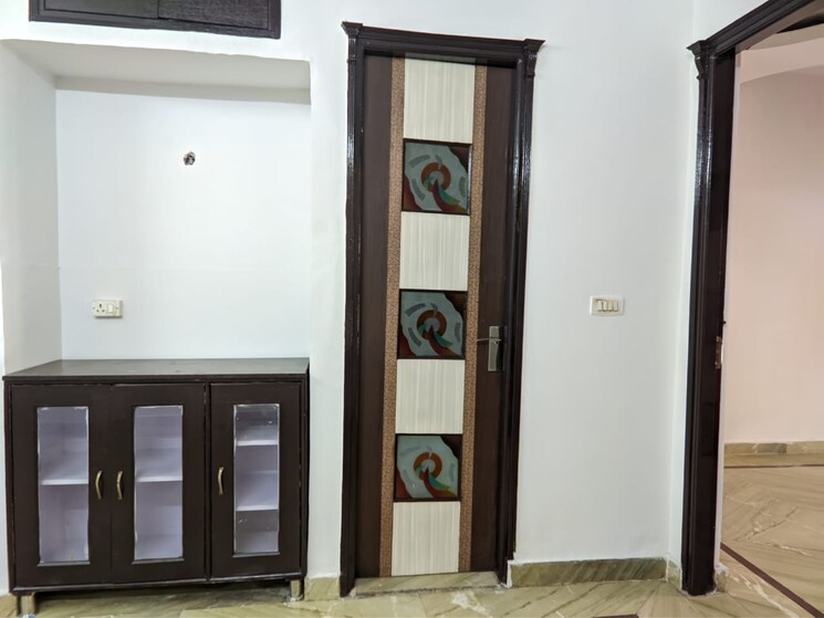 Room, rohini sector 16 1 Bedroom 34 Sq.Mt. Builder Floor In Rohini Sector 16 Delhi 9507672
