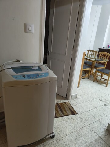 Furnished Amenities in 2 BHK Apartment at Classique Mansion, Indiranagar – for Rent