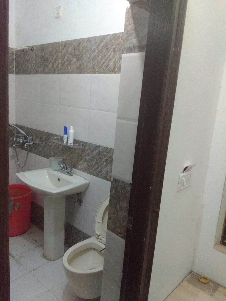 Bathroom, mamta-homes 3 Bedroom 1800 Sq.Ft. Apartment In Lohgarh Zirakpur 9507757