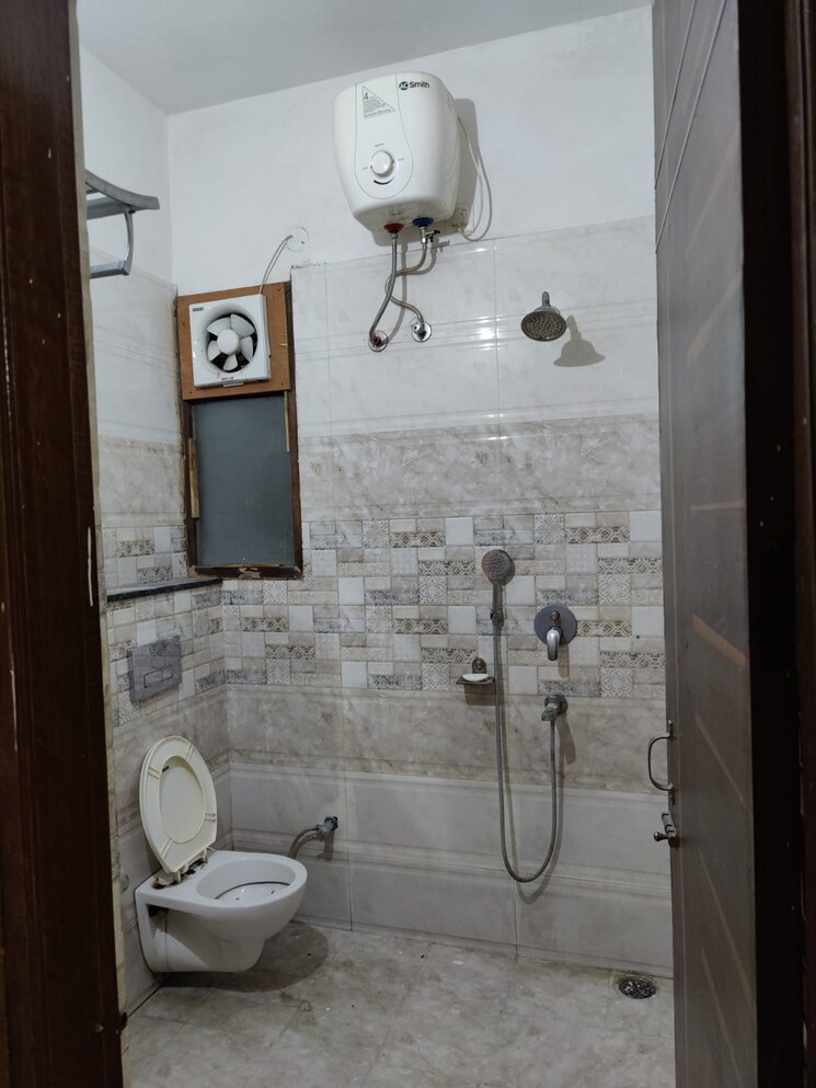 Bathroom, motia-royal-citi-apartments 3 Bedroom 1800 Sq.Ft. Apartment In Ghazipur Zirakpur 9507795