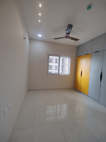 Room in 3 BHK Apartment at Prestige Beverly Hills, Kokapet – for Rent