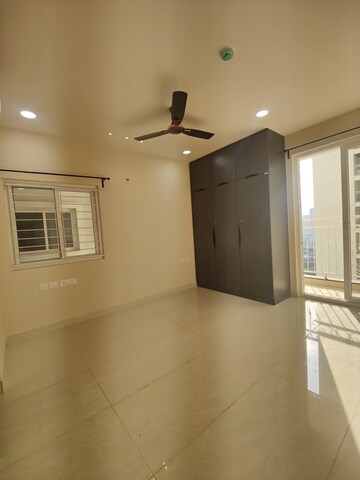 Room in 3 BHK Apartment at Prestige Beverly Hills, Kokapet – for Rent