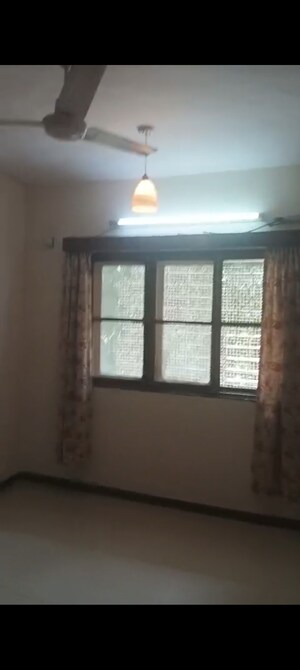 Room in 2 BHK Apartment at Takshila CHS, Andheri East – for Rent