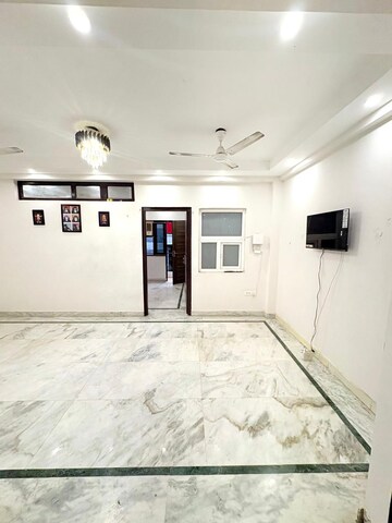 Room in 1 BHK Builder Floor at Saket – for Rent