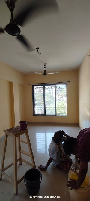 Room in 2 BHK Apartment at Trimurti Narayan, Mulund East – for Rent