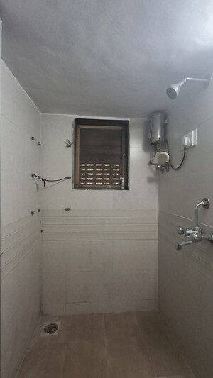 Room in 1 BHK Apartment at Dattani Park 7A, Kandivali East – for Rent