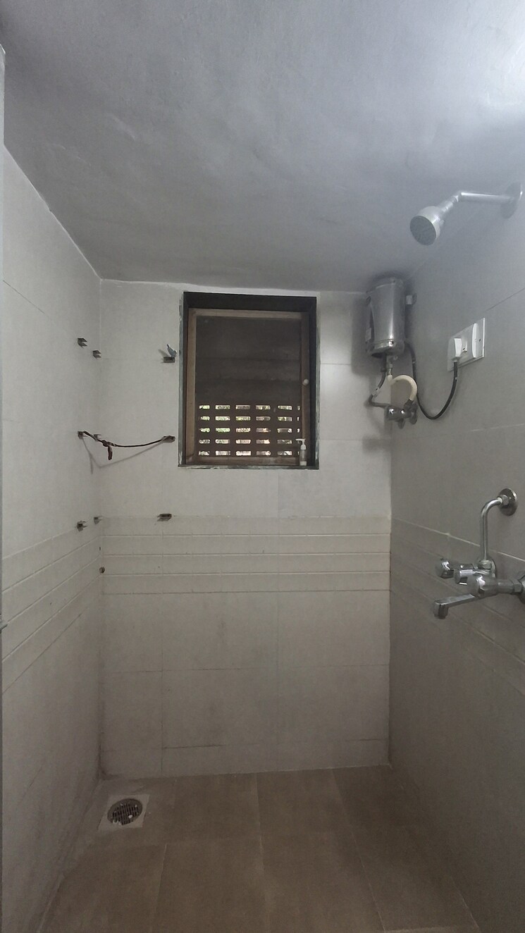 Room, dattani-park-7a 1 Bedroom 580 Sq.Ft. Apartment In Kandivali East Mumbai 9507953