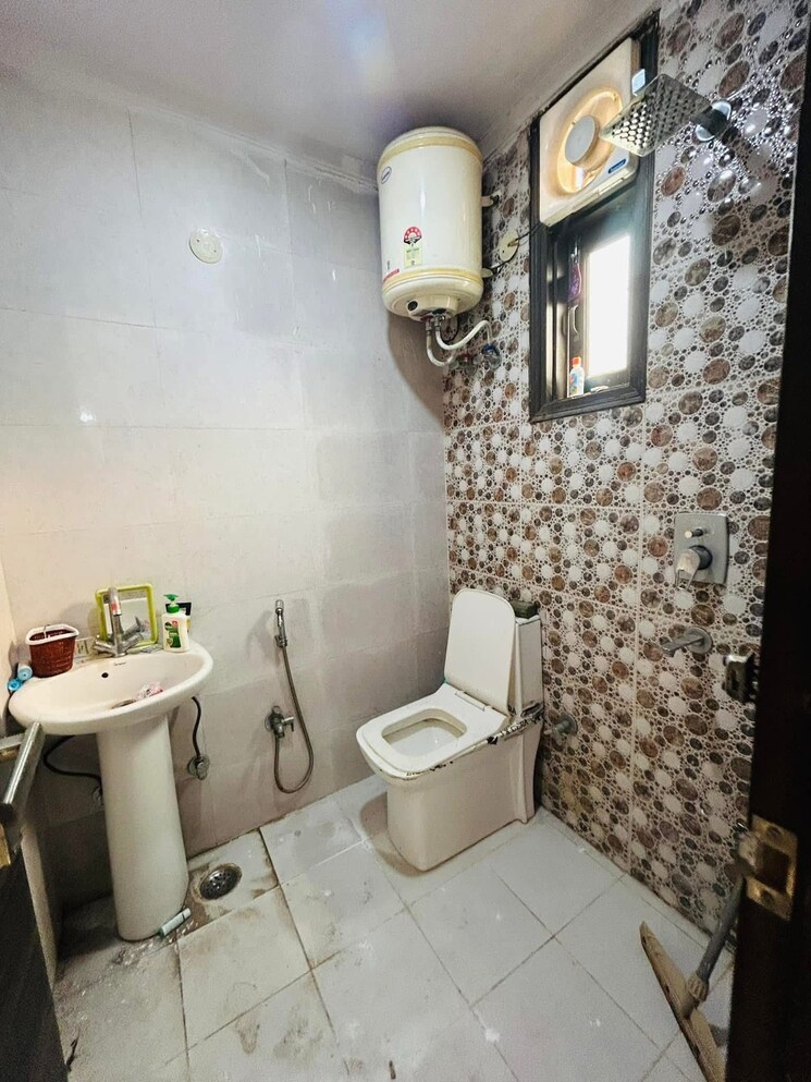 Bathroom, chattarpur 1 Bedroom 450 Sq.Ft. Builder Floor In Chattarpur Delhi 9508000