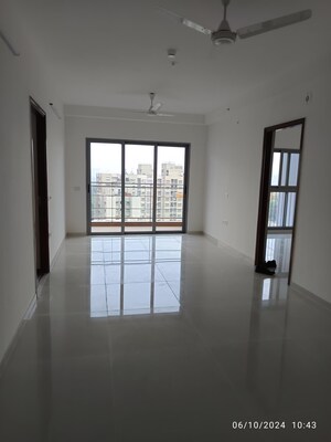 Room in 2 BHK Apartment at Amanora Trendy Homes, Hadapsar – for Rent