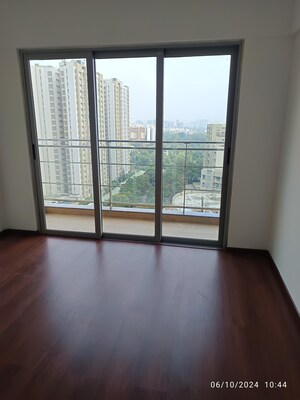Room in 2 BHK Apartment at Amanora Trendy Homes, Hadapsar – for Rent