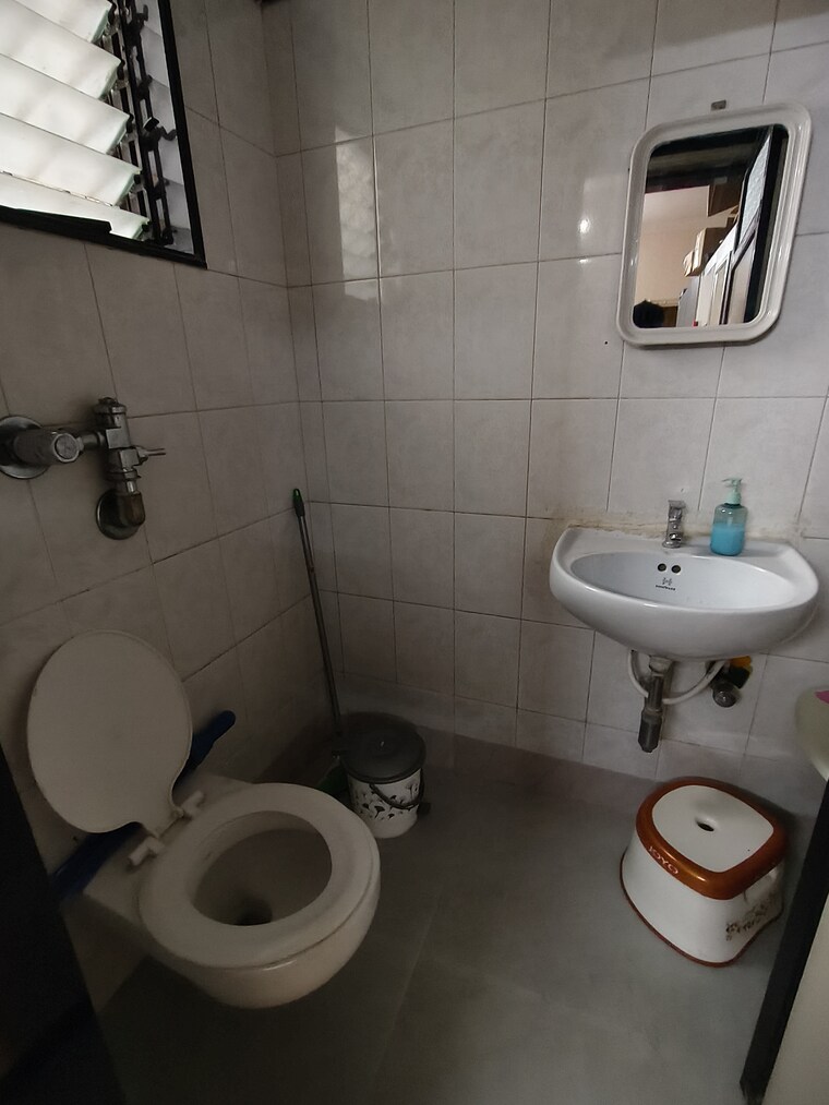 Bathroom, vrindavan-chs-malad 2 Bedroom 900 Sq.Ft. Apartment In Malad East Mumbai 9508021