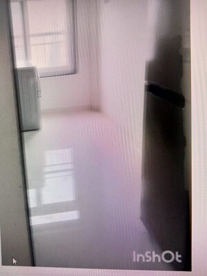 Room in 3 BHK Apartment at Goregaon West – for Rent