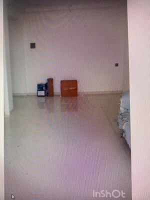 Room in 3 BHK Apartment at Goregaon West – for Rent