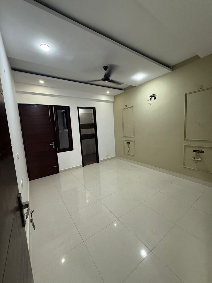 Bathroom, metro-trade-center 3 Bedroom 1800 Sq.Ft. Apartment In Vip Road Zirakpur 9508022