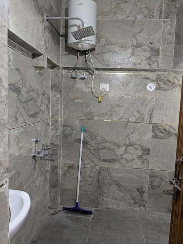 Bathroom in 3.5 BHK Apartment at Jewel Apartment, Hazratganj – for Rent