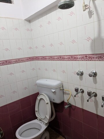 Bathroom in 3.5 BHK Apartment at Jewel Apartment, Hazratganj – for Rent