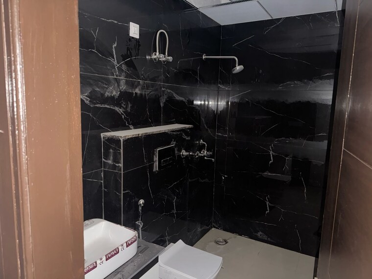 Bathroom, oasis-green 3 Bedroom 1800 Sq.Ft. Apartment In Patiala Road Zirakpur 9508056