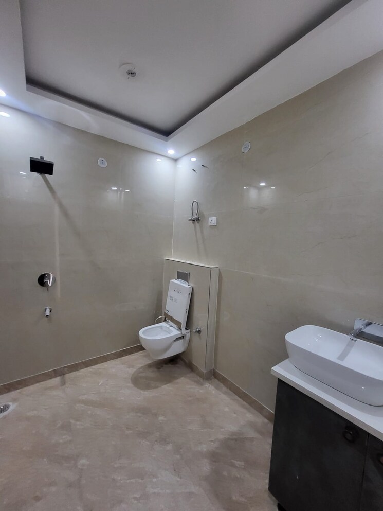 Team Area, green fields colony 4 Bedroom 2250 Sq.Ft. Builder Floor In Green Fields Colony Faridabad 9508058