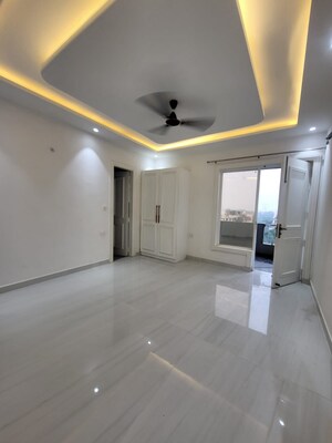 Room in 4 BHK Builder Floor at Green Fields Colony – for Rent