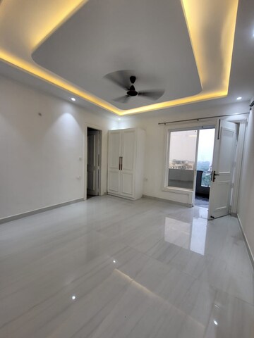 Room in 4 BHK Builder Floor at Green Fields Colony – for Rent