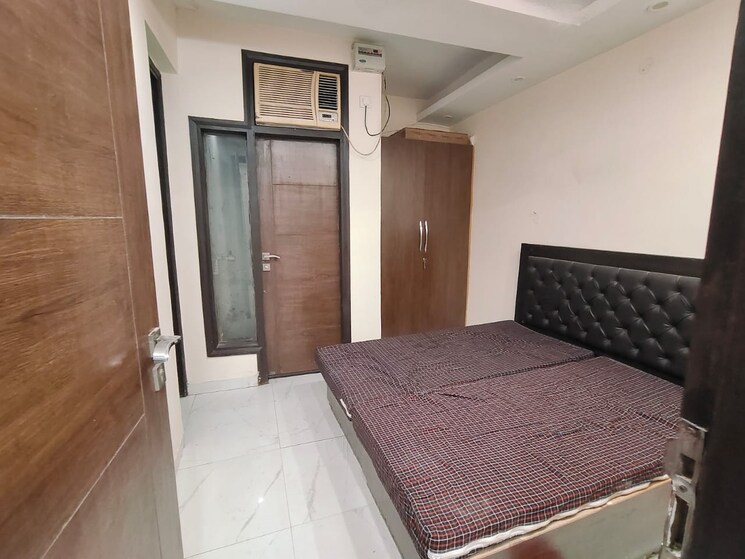 Bedroom, east of kailash 4 Bedroom 300 Sq.Yd. Builder Floor In East Of Kailash Delhi 9508053