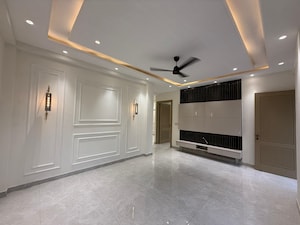 Building Lobby in 4 BHK Builder Floor at Green Fields Colony – for Rent