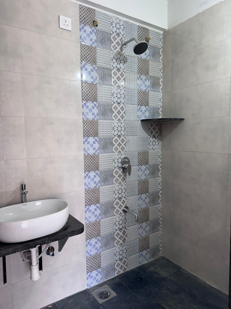 Bathroom, amol-tulsi-54 2 Bedroom 830 Sq.Ft. Apartment In Mundhwa Pune 9508110