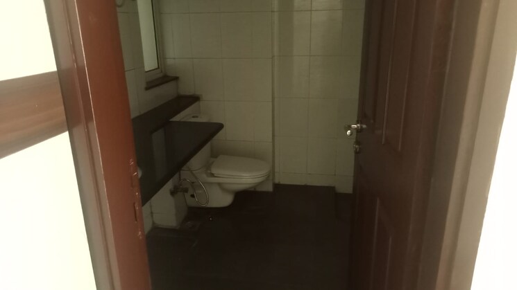 Bathroom, smart-world-orchard 3 Bedroom 1680 Sq.Ft. Apartment In Sector 61 Gurgaon 9508095