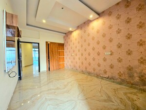 Room in 3 BHK Builder Floor at Vip Road – for Sale