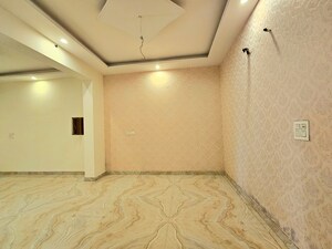 Room in 3 BHK Builder Floor at Vip Road – for Sale
