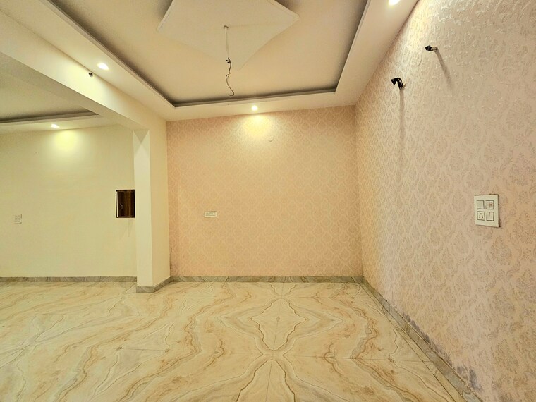 Room, vip road 3 Bedroom 190 Sq.Yd. Builder Floor In Vip Road Zirakpur 9508238