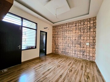 Room in 3 BHK Builder Floor at Vip Road – for Sale