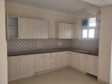 Kitchen in 3.5 BHK Apartment at Landmark Towers, Sector 51 – for Rent