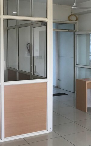 Room in  Office Space at Old Padra Road – for Rent