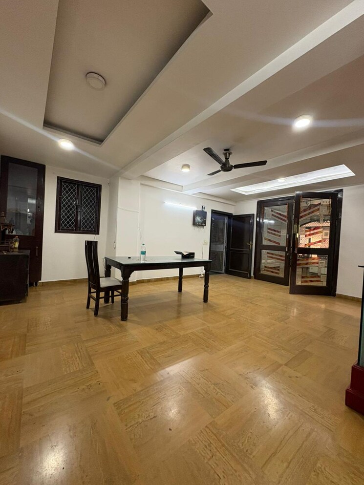 Room, saket 3 Bedroom 200 Sq.Yd. Builder Floor In Saket Delhi 9508324