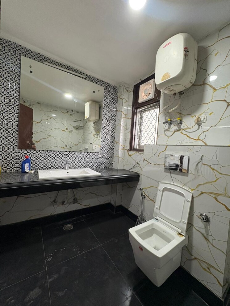 Attached Bathroom, saket 3 Bedroom 200 Sq.Yd. Builder Floor In Saket Delhi 9508324