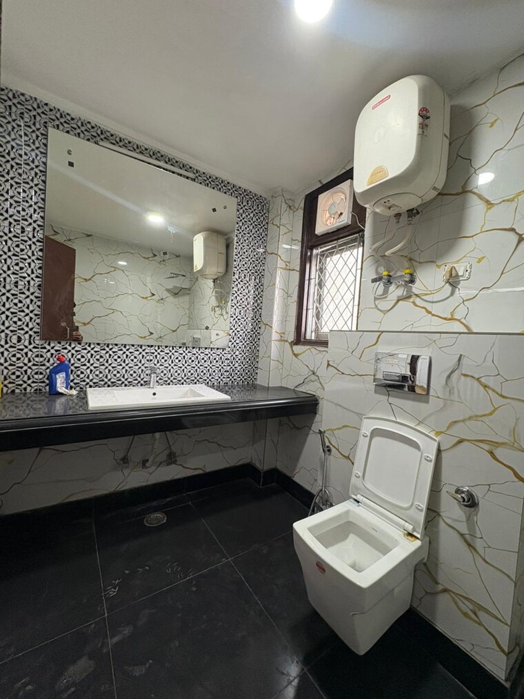 Attached Bathroom, saket 3 Bedroom 200 Sq.Yd. Builder Floor In Saket Delhi 9508324