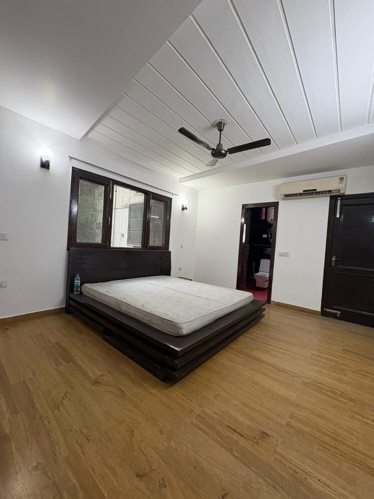 Room, saket 3 Bedroom 200 Sq.Yd. Builder Floor In Saket Delhi 9508324