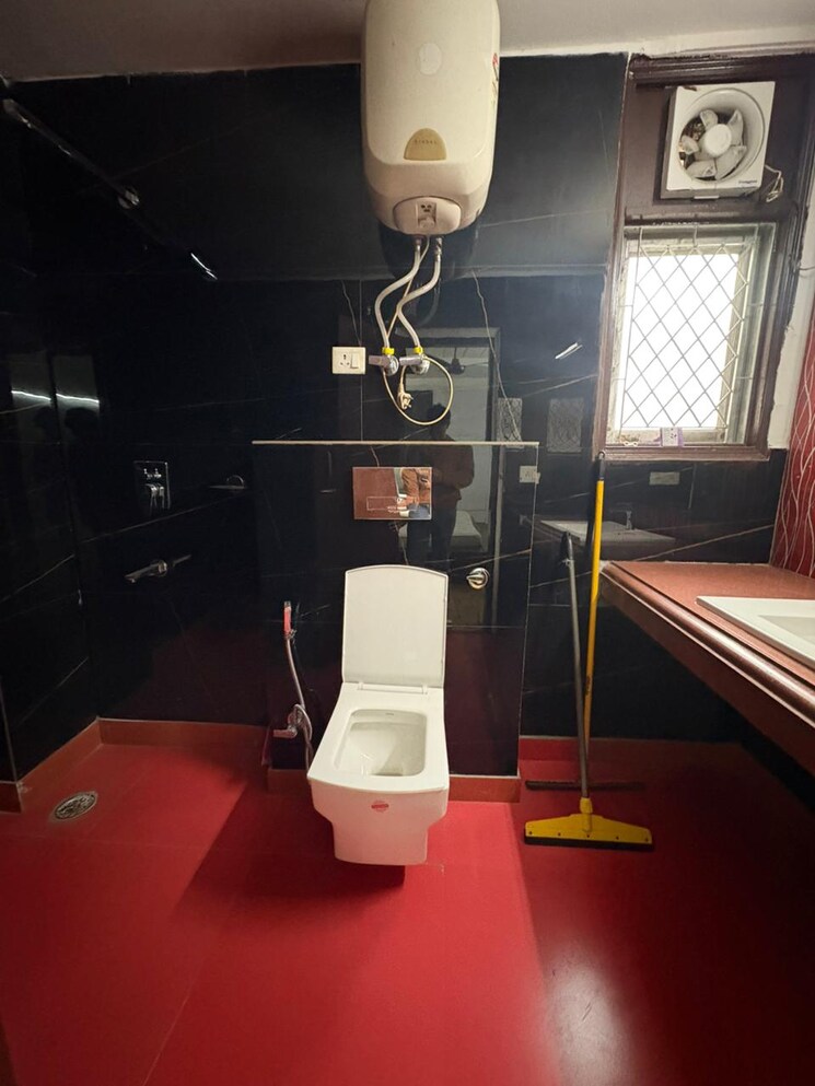 Attached Bathroom, saket 3 Bedroom 200 Sq.Yd. Builder Floor In Saket Delhi 9508324