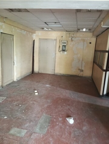 Room in  Showroom at Boring Road – for Rent