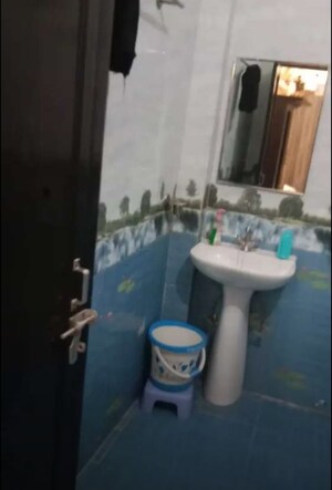 Attached Bathroom in 3 BHK Apartment at Hazratganj – for Rent