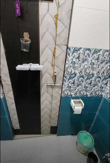 Bathroom in 3 BHK Apartment at Hazratganj – for Rent