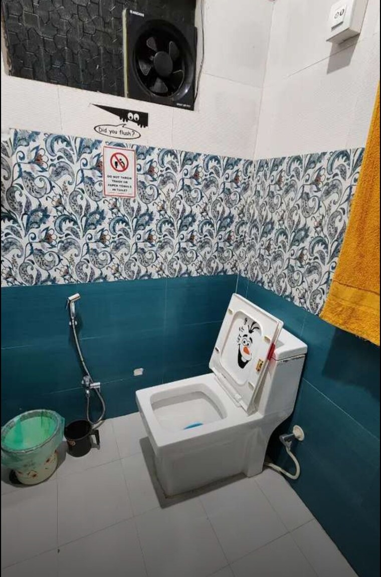 Attached Bathroom, hazratganj 3 Bedroom 1750 Sq.Ft. Apartment In Hazratganj Lucknow 9508351