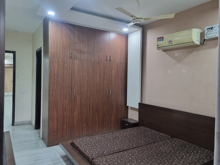 Bedroom, sector 51 3 Bedroom 2400 Sq.Ft. Builder Floor In Sector 51 Gurgaon 9508388