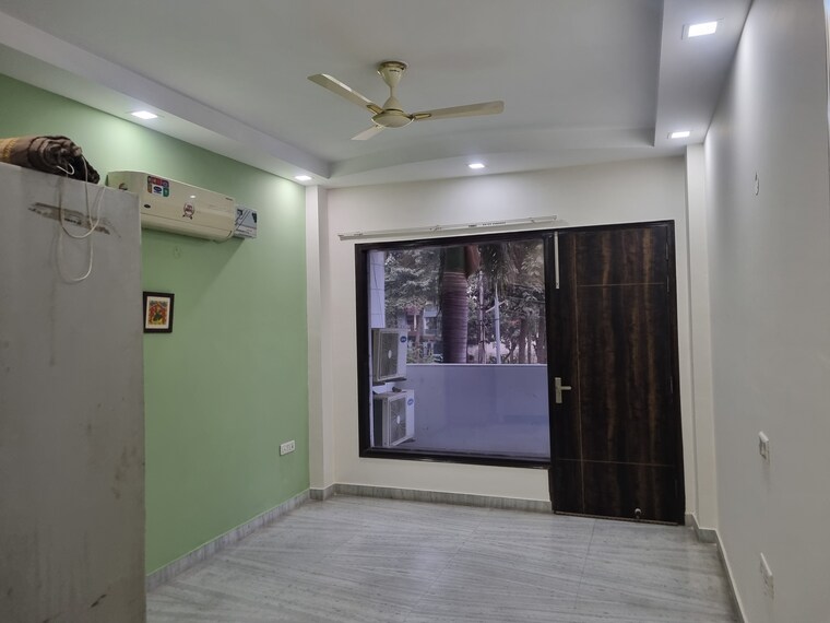 Room, sector 51 3 Bedroom 2400 Sq.Ft. Builder Floor In Sector 51 Gurgaon 9508388