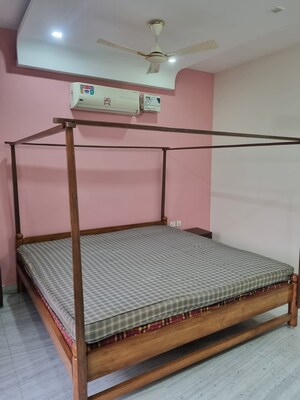 Room in 3 BHK Builder Floor at Sector 51 – for Rent