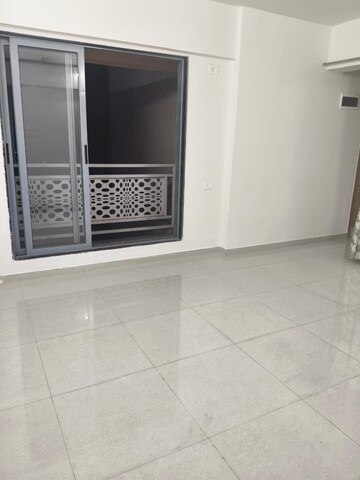 Room in 2 BHK Apartment at Lodha Panacea 1, Dombivli East – for Rent